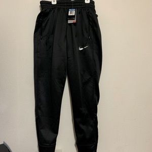 Nike therma fit basketball style sweats